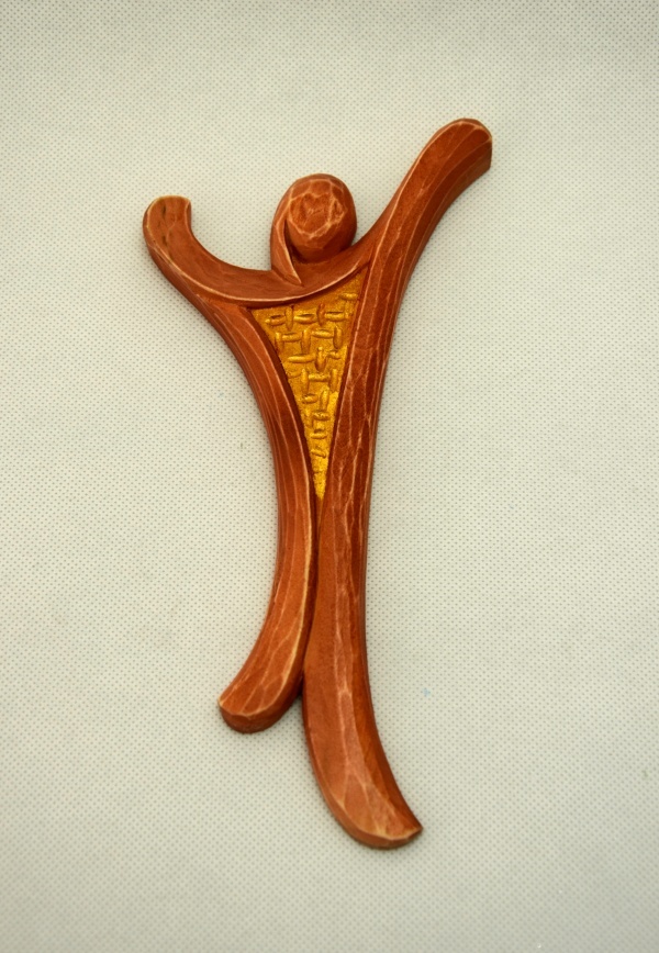 Sláva vzkříšení - nástěnná dřevořezba Krista (tmavá) - 15 cm - stříbrné roucho