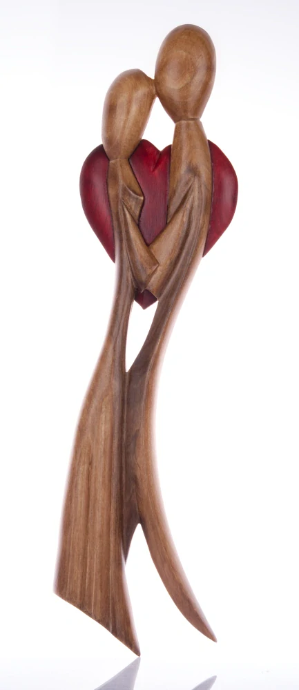 "Láska v srdci" - umělecká dřevořezba, 49 cm