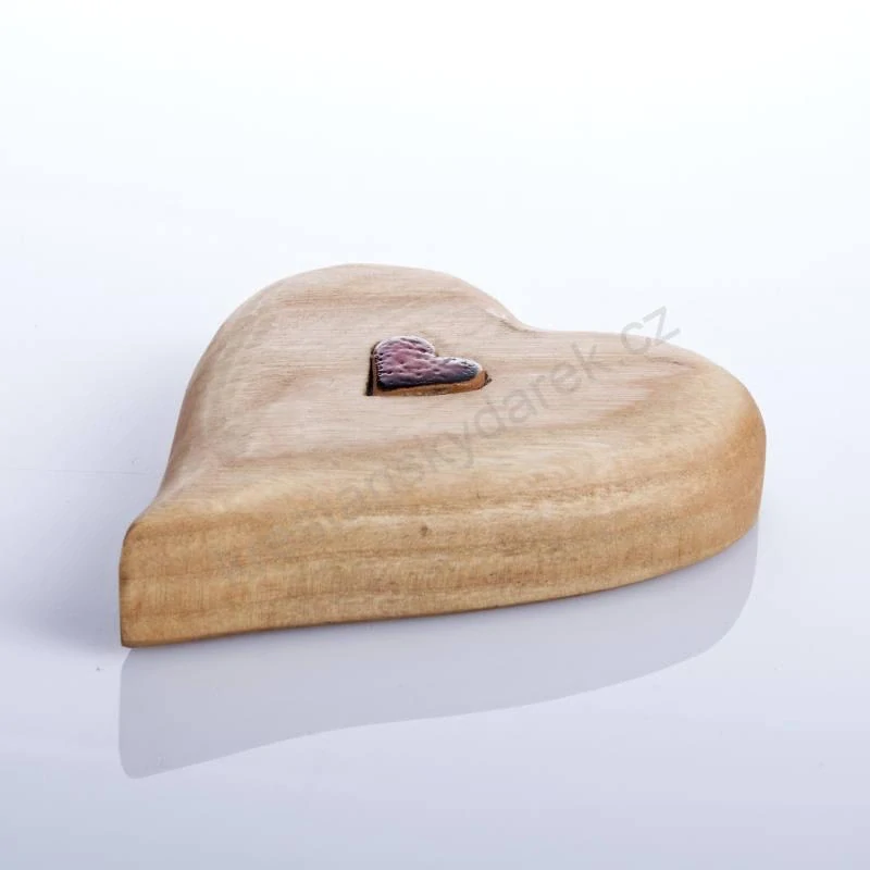 Dřevěné srdce z jasanového dřeva s keramickým srdíčkem