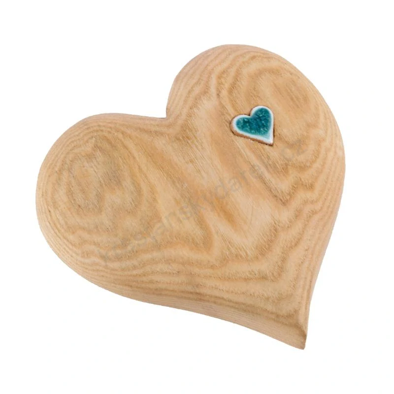 Dřevěné srdce z jasanového dřeva s keramickým srdíčkem