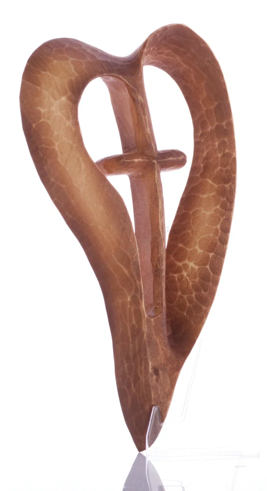 Kříž v srdci- rozjímavá dřevořezba - 21 cm, tmavě hnědá