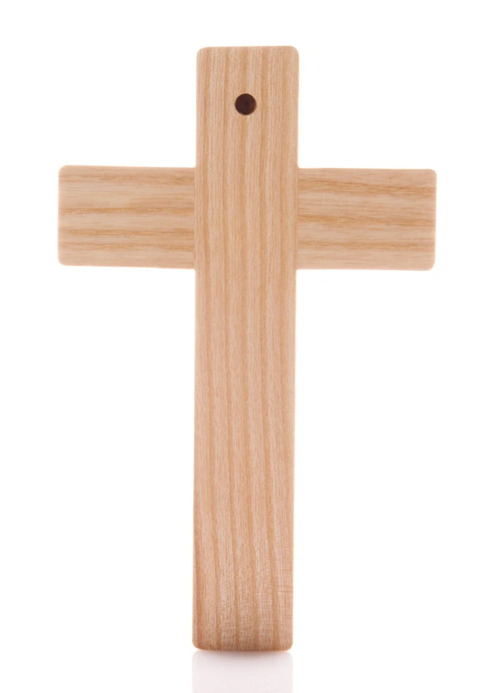 Dřevěný kříž s propletenými srdci (22 cm)