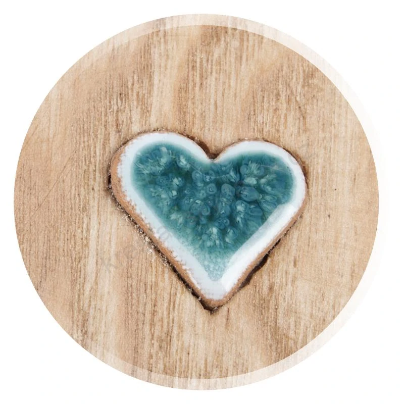Dřevěné srdce z jasanového dřeva s keramickým srdíčkem