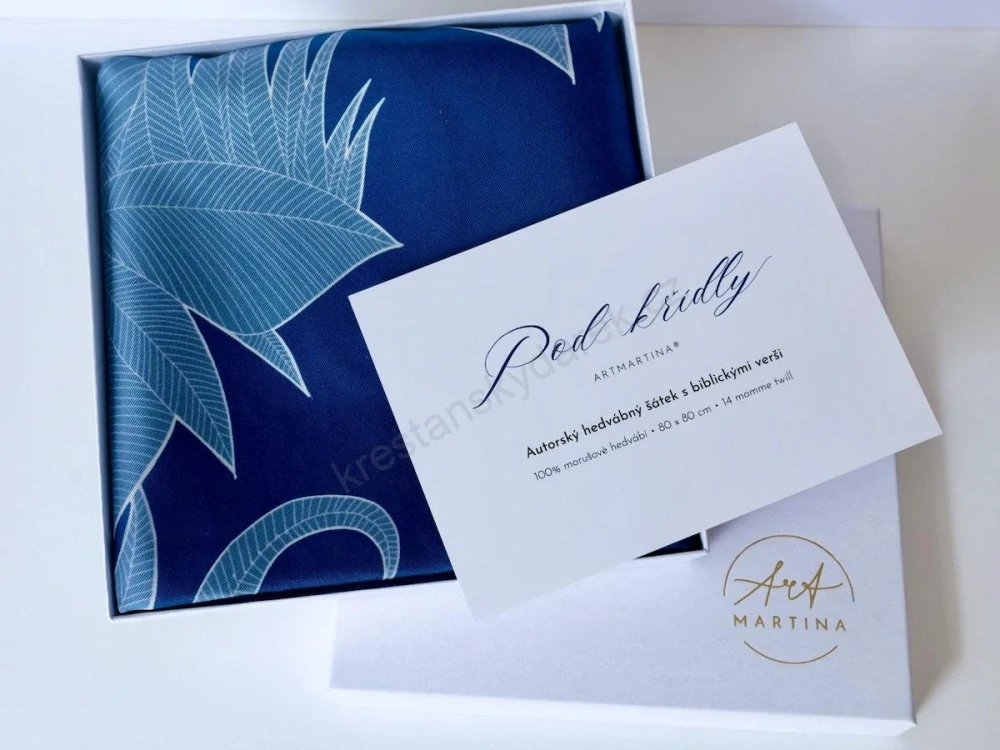 "Pod křídly" - šátek z pravého hedvábí s verši z Bible, modrý