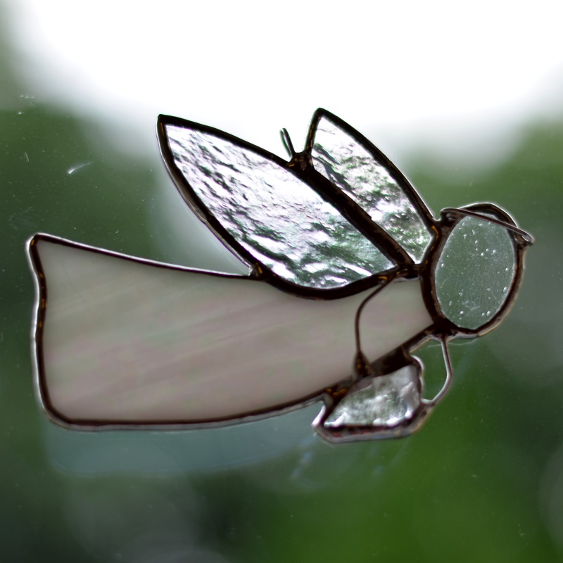 Boží posel s nebeskými dary v dlaních - Růžový s růženínem