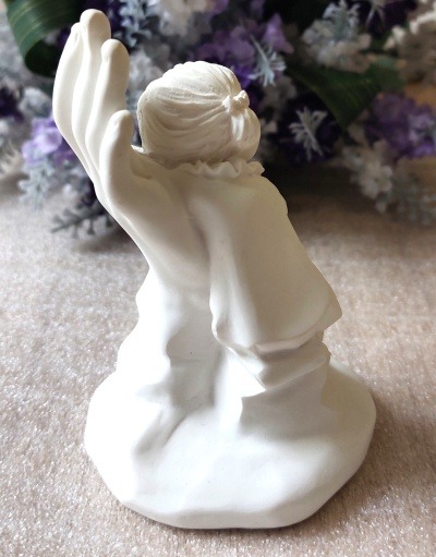 Boží dlaň - bílá plastika v upomínku na sv. křest nebo přijímání - Holčička