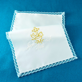 Křestní rouška vyšívaná, vzor křtitelnice s holubičkou a džbánkem (zlato - bílá výšivka)