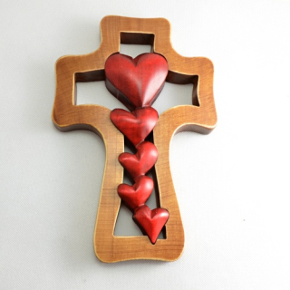 Kapky lásky - kříž s kaskádou 5ti červených srdcí