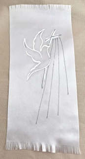 Křestní rouška ručně malovaná, Holubice v záři kříže