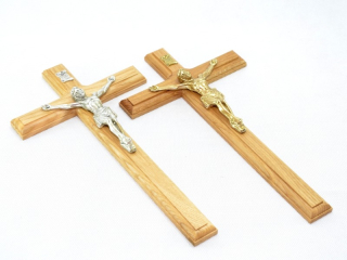 Kříž na stěnu klasický frézovaný - světlý (30 cm)
