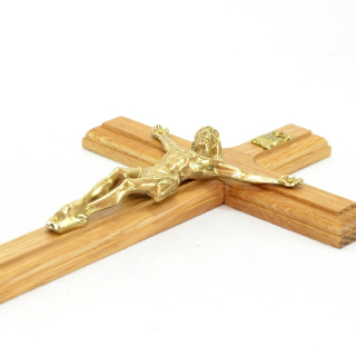 Kříž na stěnu klasický frézovaný - světlý (16 cm) - Zlatá