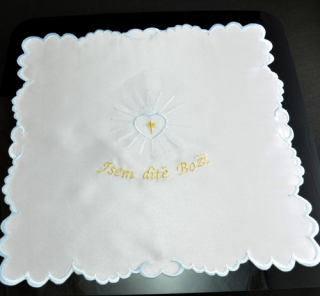 Křestní rouška čtvercová - obšívaná, s jemně modro - zlatou výšivkou, vzor Zářící srdce