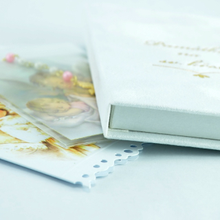 Památka na křest - dárková krabička "knížka" s věnováním a růžencem