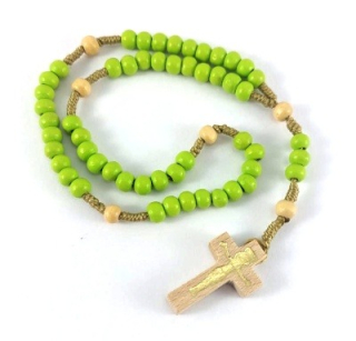 Růženec s dřevěnými mini perličkami - hráškově zelený