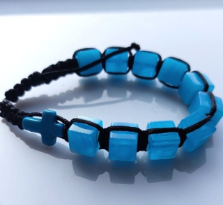 Náramek desátek - modré kostky (epoxidové) s křížkem
