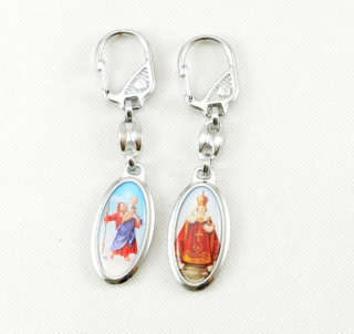Přívěšek se dvěma ochránci: Sv. Kryštof a Pražské Jezulátko