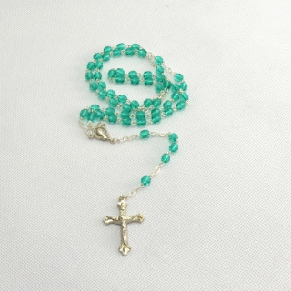 Růženec z Jabloneckého skla - broušené smaragdové perličky se stříbrným křížkem