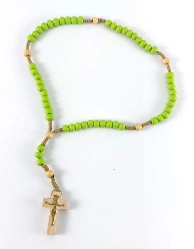 Růženec s dřevěnými mini perličkami - hráškově zelený