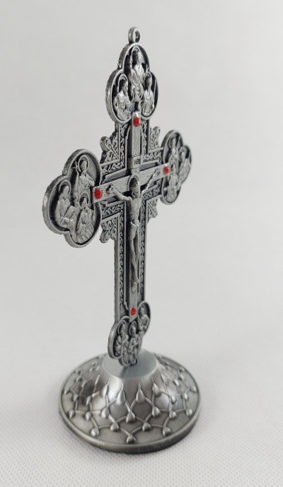Křížek kovový - s reliéfy učedníků, samostojný skladný