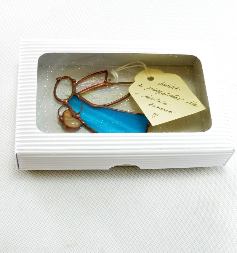 Boží posel s nebeskými dary v dlaních - Růžový s růženínem