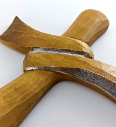 Kříž s vázaným břevnem - dřevěný s metalickým efektem, 20 cm