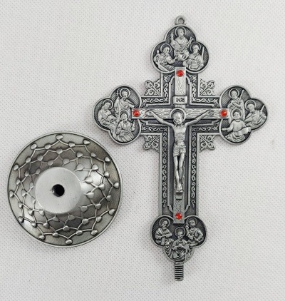 Křížek kovový - s reliéfy učedníků, samostojný skladný