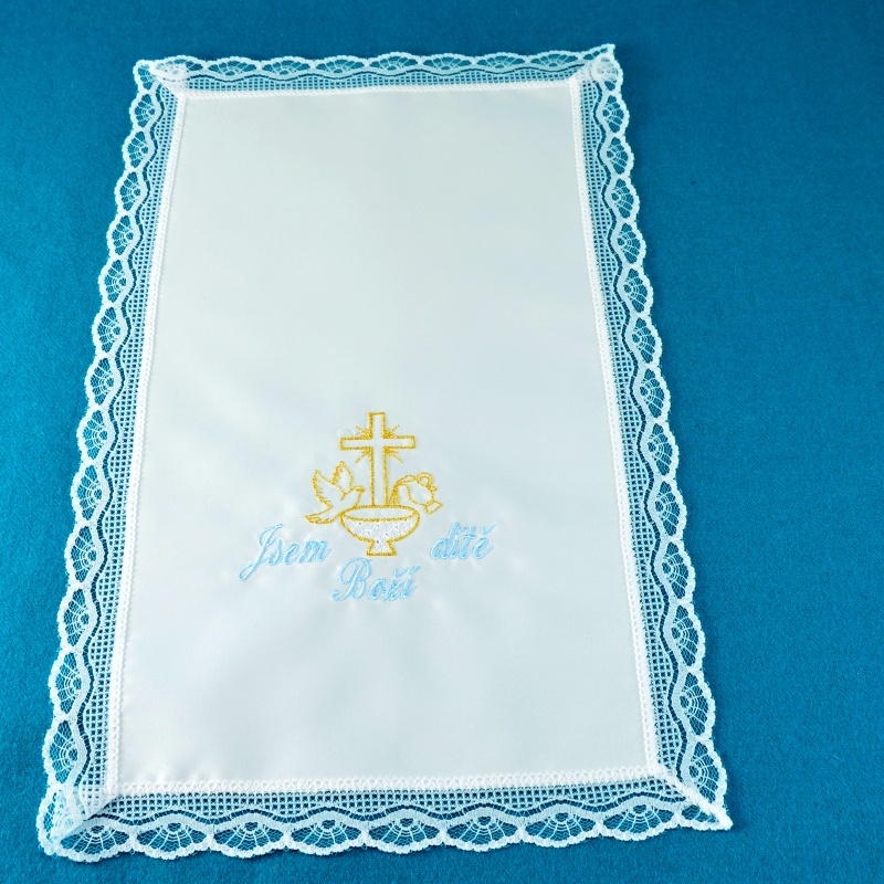Křestní rouška vyšívaná, vzor křtitelnice s holubicí a džbánkem (modro - zlatá výšivka)