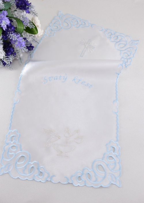 Křestní rouška větší - stříbrno modrá výšivka, motiv "Dvě holubičky"