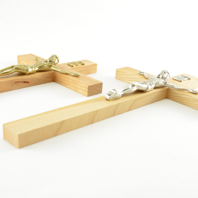 Kříž na stěnu klasický prostý 23 cm světlý stříbrný