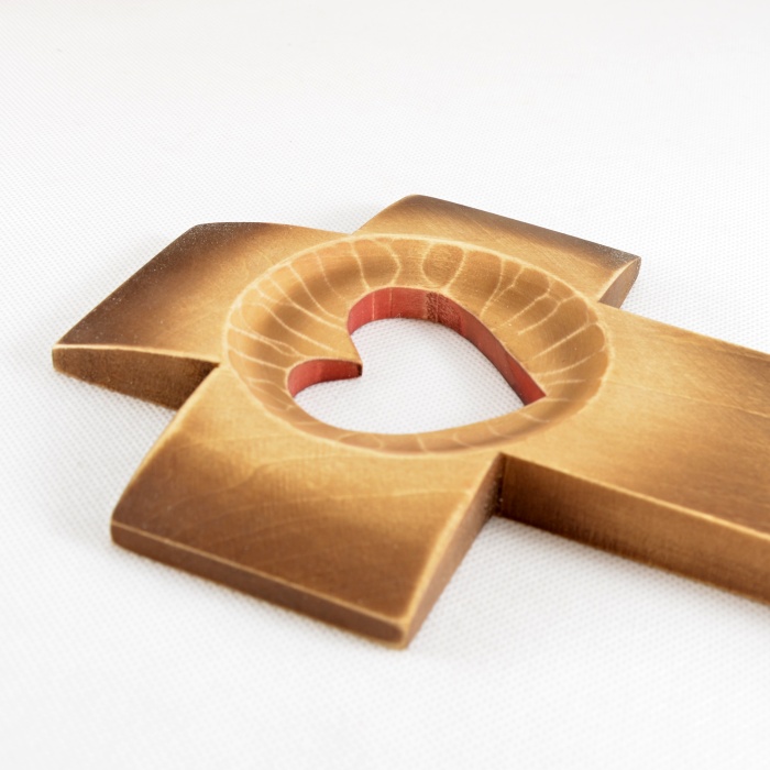 Kříž se žhnoucím srdcem - 16 cm (různé odstíny) - Mahagonový