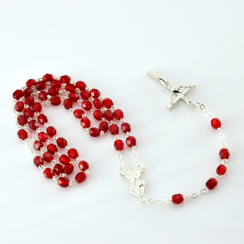 Růženec z Jabloneckého skla - granátově červené broušené perličky se stříbrným křížkem