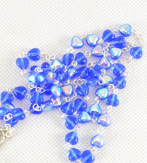 Růženec z Jabloneckých skleněných perliček: inkoustově modrá srdíčka se stříbrným ketlováním