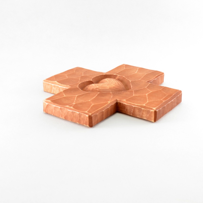 Srdce na dlabaném kříži - barva ořechového dřeva