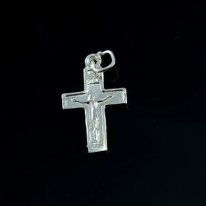 Křížek na krk stříbrný klasický