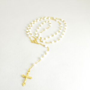 Růženec z Jabloneckých skleněných perliček: bílá srdíčka se zlatavým ketlováním