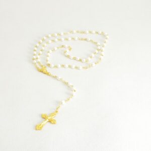 Růženec z Jabloneckých skleněných perliček: perleťové perličky se zlatavým ketlováním