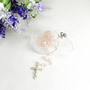 Růženec z Jabloneckých skleněných perliček: jemně růžová průhledná srdíčka se stříbřitým ketlováním