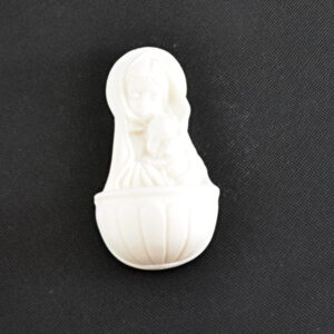 Domácí kropenka alabastrová – na svěcenou vodu – tvar kamenné misky s jemnou Marií