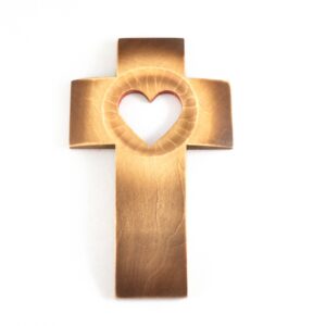 Kříž se žhnoucím srdcem – 21 cm (různé odstíny)