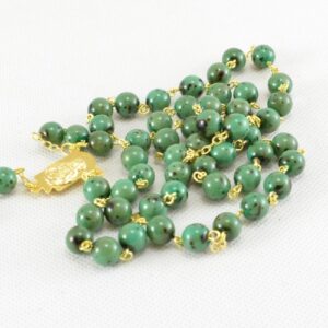 Růženec z Jabloneckého skla – perly malachitově zelené, žíhané větší – NOVINKA