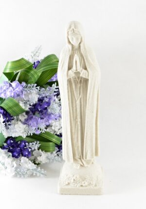 Soška Panny Marie – lepený pískovec bílo šedý (22 cm)