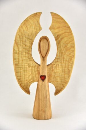 Anděl s křídly – samostojná dřevořezba, větší