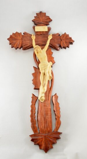 Režbářský “selský” kříž s vyřezávanou figurou Krista – 67 cm
