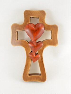 Kapky lásky –  kříž s kaskádou srdcí (třech hnědých)