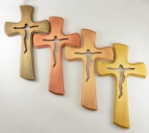 Kříž prořezávaný, s oblými hranami – velký – 30 cm