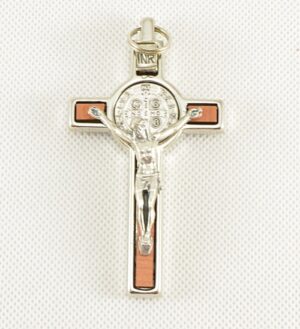 Křížek s medailí svatého Benedikta – kovový, v krabičce