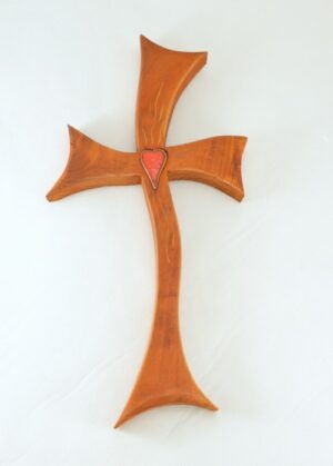 Kříž zvlněný s keramickým srdcem – velký 37 cm